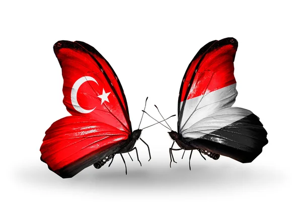 Dwa motyle z flagami na skrzydłach jako symbol Turcja stosunków i Jemenu — Zdjęcie stockowe