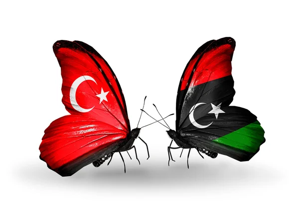 Två fjärilar med flaggor på vingarna som symbol för förbindelserna mellan Turkiet och Libyen — Stockfoto