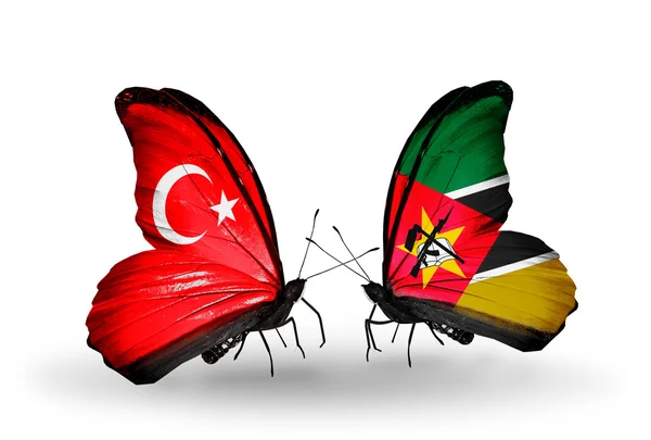 Iki kelebek kanatları ilişkiler Türkiye ve Mozambik sembolü olarak bayrakları ile — Stok fotoğraf