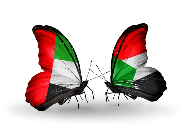 Due farfalle con bandiere sulle ali come simbolo delle relazioni Emirati Arabi Uniti e Sudan — Foto Stock