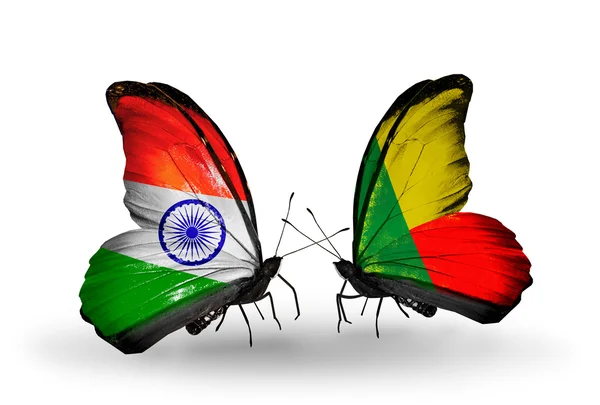 Dos mariposas con banderas en alas como símbolo de relaciones India y Benín —  Fotos de Stock