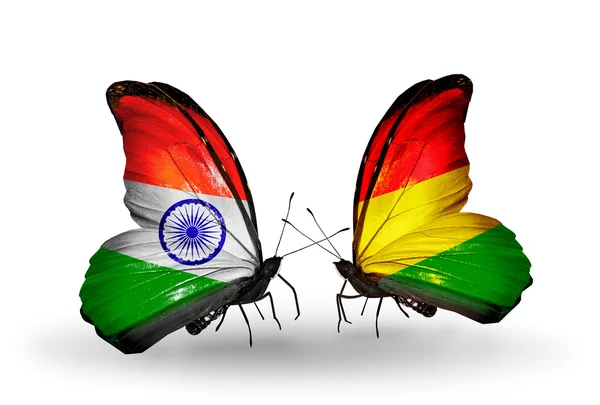 Twee vlinders met vlaggen op vleugels als symbool van de betrekkingen, india en bolivia — Stockfoto