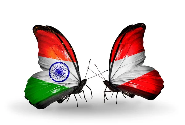 Två fjärilar med flaggor på vingarna som symbol för förbindelserna mellan Indien och Österrike — Stockfoto