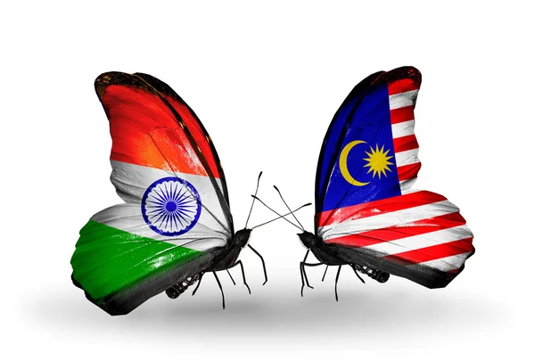 Dos mariposas con banderas en alas como símbolo de relaciones India y Malasia — Foto de Stock
