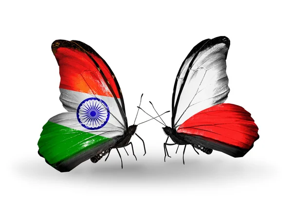Duas borboletas com bandeiras em asas como símbolo de relações Índia e Polônia — Fotografia de Stock