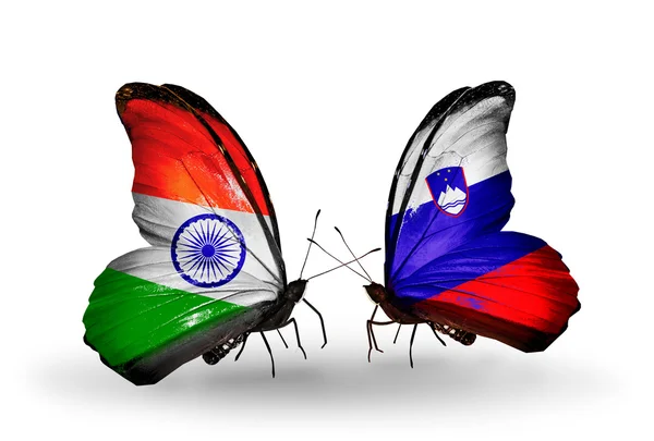 Dos mariposas con banderas en alas como símbolo de relaciones India y Eslovenia —  Fotos de Stock