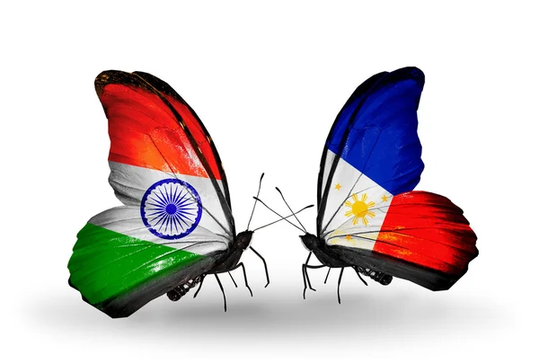 Dva motýli s příznaky na křídlech jako symbol vztahů, Indie a Filipíny — Stock fotografie