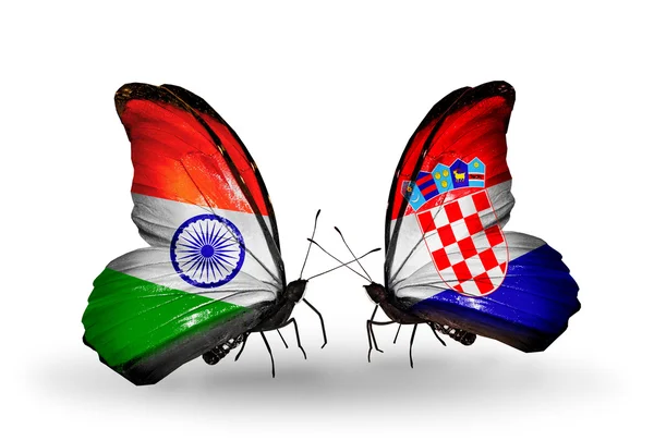Två fjärilar med flaggor på vingarna som symbol för förbindelserna mellan Indien och Kroatien — Stockfoto