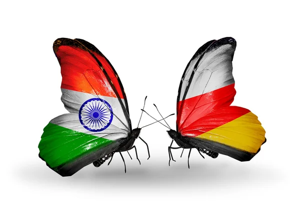 Dos mariposas con banderas en alas como símbolo de relaciones India y Osetia del Sur — Foto de Stock