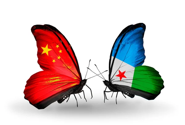 Deux papillons avec des drapeaux sur les ailes comme symbole des relations Chine et Djibouti — Photo