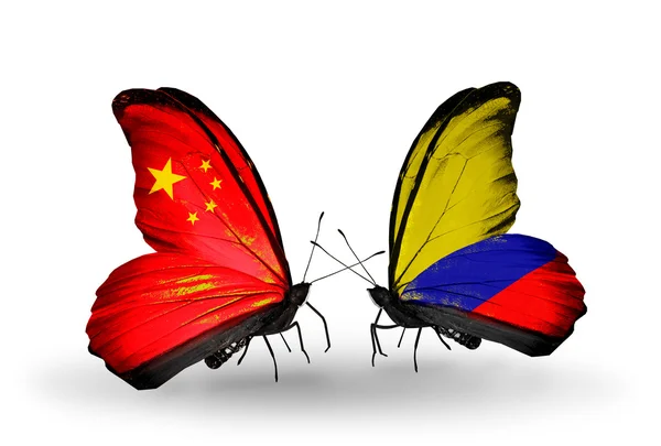 Iki kelebek kanatları ilişkileri Çin ve columbia sembolü olarak bayrakları ile — Stok fotoğraf