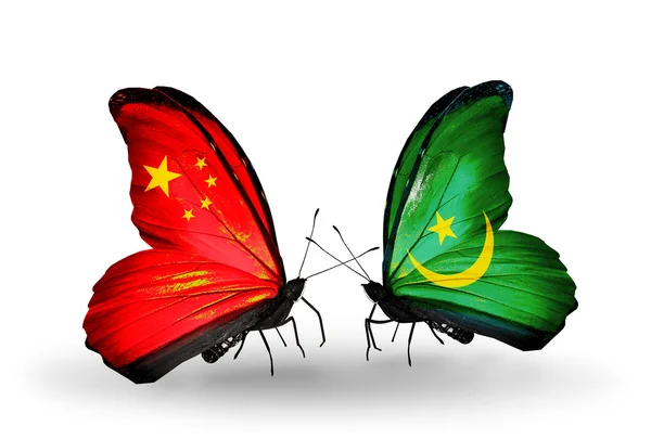 Deux papillons avec des drapeaux sur les ailes comme symbole des relations Chine et Mauritanie — Photo