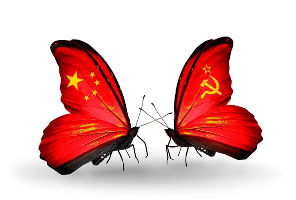 Δύο πεταλούδες με σημαίες στα φτερά, ως σύμβολο της σχέσεις Κίνας και της Σοβιετικής Ένωσης — Φωτογραφία Αρχείου