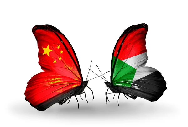 Dva motýli s příznaky na křídlech jako symbol vztahů s Čínou a Súdánu — Stock fotografie