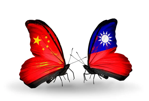 Due farfalle con bandiere sulle ali come simbolo delle relazioni Cina e Taiwan — Foto Stock