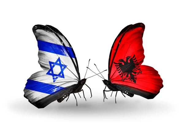 Duas borboletas com bandeiras nas asas como símbolo das relações Israel e Albânia — Fotografia de Stock