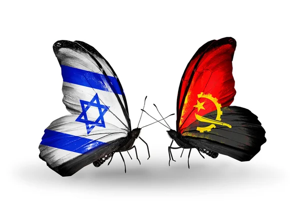 Zwei Schmetterlinge mit Flaggen auf Flügeln als Symbol der Beziehungen zwischen Israel und Angola — Stockfoto