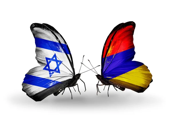 Två fjärilar med flaggor på vingarna som symbol för förbindelserna mellan israel och Armenien — Stockfoto