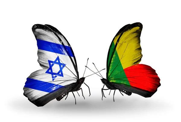 Dwa motyle z flagami na skrzydłach jako symbol stosunków Izraela i Beninu — Zdjęcie stockowe