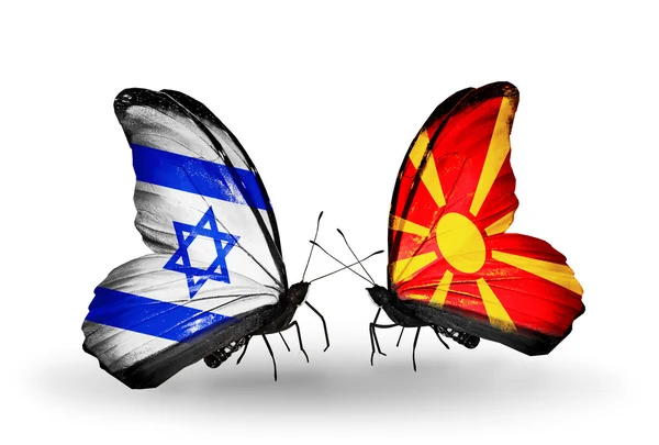Duas borboletas com bandeiras nas asas como símbolo das relações Israel e Macedônia — Fotografia de Stock