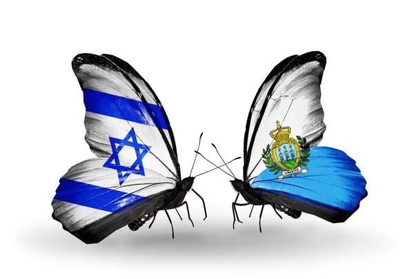 Duas borboletas com bandeiras em asas como símbolo de relações Israel e San Marino — Fotografia de Stock