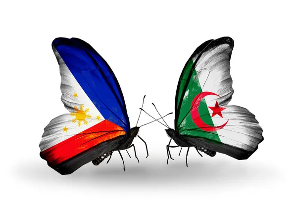 Två fjärilar med flaggor på vingarna som symbol för förbindelserna mellan Filippinerna och Algeriet — Stockfoto