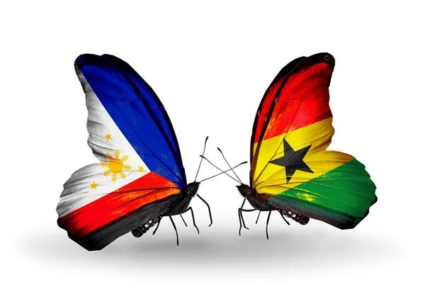Dwa motyle z flagami na skrzydłach jako symbol stosunków, Filipiny i ghana — Zdjęcie stockowe