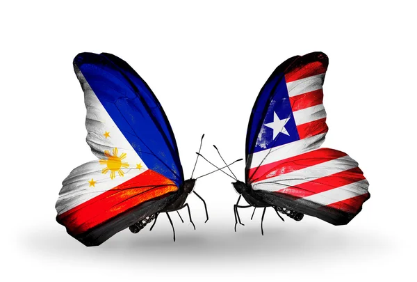 Twee vlinders met vlaggen op vleugels als symbool van de betrekkingen, Filippijnen en liberia — Stockfoto