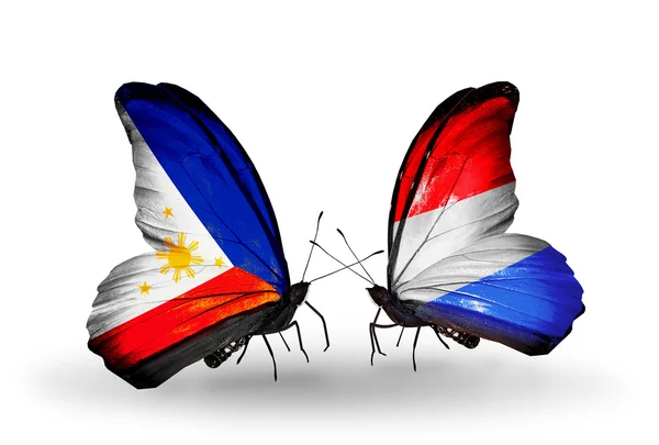 Dva motýli s příznaky na křídlech jako symbol vztahů, Filipíny a Lucembursko — Stock fotografie