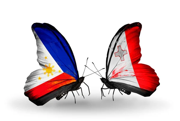 Twee vlinders met vlaggen op vleugels als symbool van de betrekkingen, Filippijnen en malta — Stockfoto