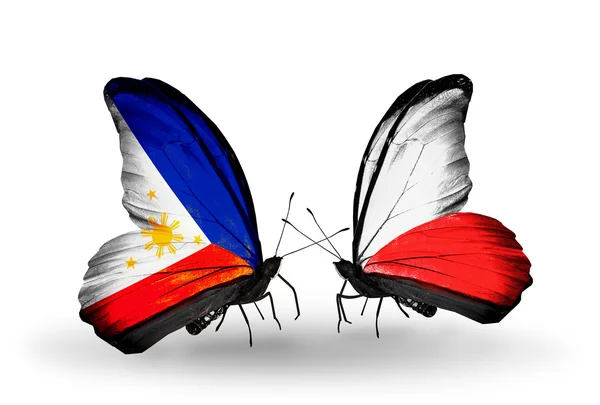 Doi fluturi cu steaguri pe aripi ca simbol al relațiilor Filipine și Polonia — Fotografie, imagine de stoc
