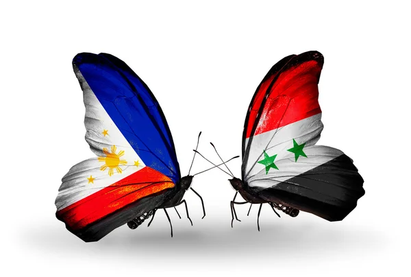 Deux papillons avec des drapeaux sur les ailes comme symbole des relations Philippines et Syrie — Photo