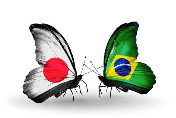 Dos mariposas con banderas en alas como símbolo de relaciones Japón y Brasil — Foto de Stock