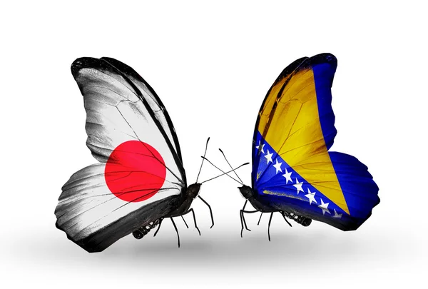 Twee vlinders met vlaggen op vleugels als symbool van betrekkingen japan en Bosnië en herzegovina — Stockfoto