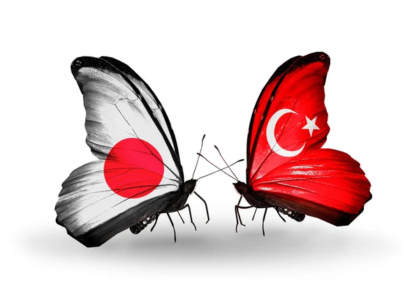 Duas borboletas com bandeiras em asas como símbolo de relações Japão e Turquia — Fotografia de Stock
