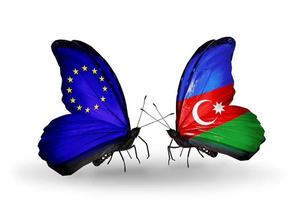 Zwei Schmetterlinge mit Flaggen auf Flügeln als Symbol der Beziehungen eu und azerbaijan — Stockfoto