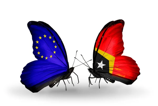 Dos mariposas con banderas en las alas como símbolo de relaciones UE-Timor Oriental — Foto de Stock