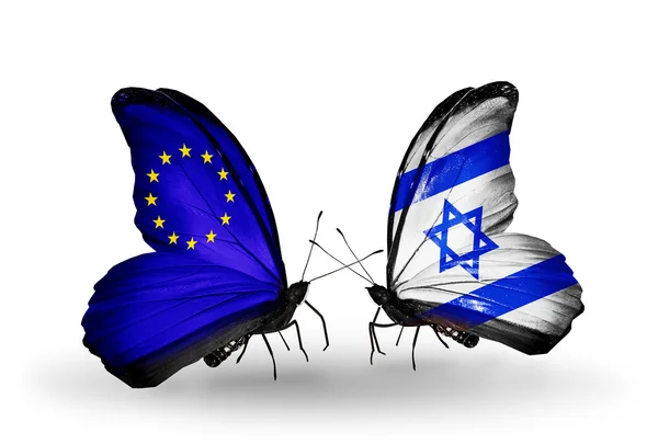 Deux papillons avec des drapeaux sur les ailes comme symbole des relations UE et Israël — Photo