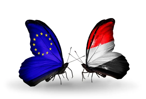 Dos mariposas con banderas en las alas como símbolo de las relaciones UE-Yemen — Foto de Stock