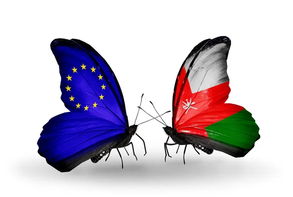 Dwa motyle z flagami na skrzydłach jako symbol stosunków UE i oman — Zdjęcie stockowe