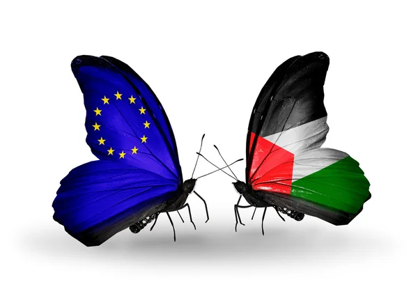 Twee vlinders met vlaggen op vleugels als symbool van betrekkingen eu en Palestina — Stockfoto