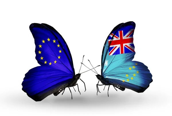 Duas borboletas com bandeiras em asas como símbolo das relações UE e Tuvalu — Fotografia de Stock