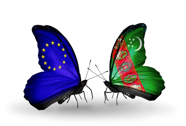 Twee vlinders met vlaggen op vleugels als symbool van betrekkingen eu en turkmenistan — Stockfoto