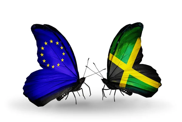 Deux papillons avec des drapeaux sur les ailes comme symbole des relations UE-Jamaïque — Photo