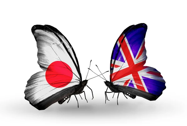 Dos mariposas con banderas en alas como símbolo de relaciones Japón y Reino Unido —  Fotos de Stock
