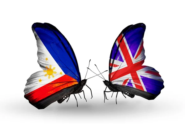 Dva motýli s příznaky na křídlech jako symbol vztahů, Filipíny a uk — Stock fotografie