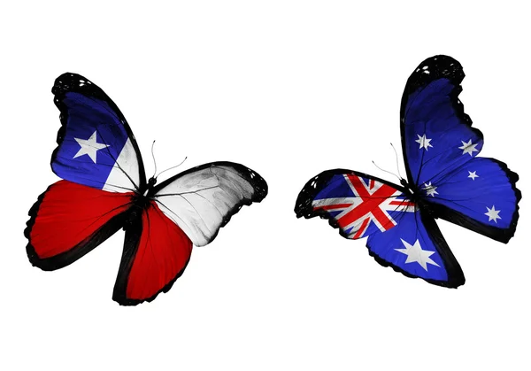 Concepto - dos mariposas con banderas de Chile y Australia ondeando, como dos equipos de fútbol jugando — Foto de Stock