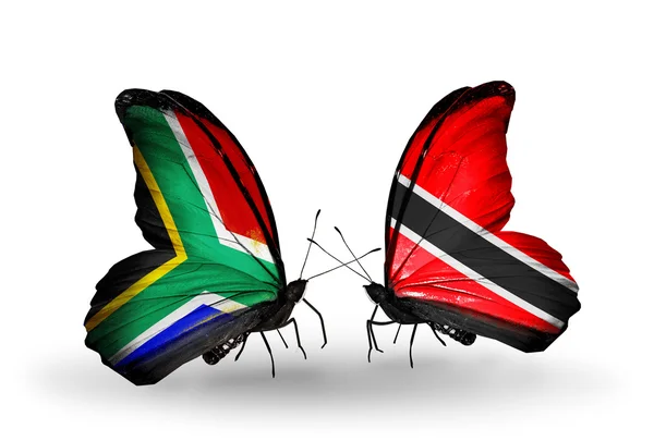 Dos mariposas con banderas en las alas como símbolo de las relaciones Sudáfrica y Trinidad y Tobago — Foto de Stock