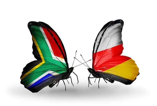 Duas borboletas com bandeiras nas asas como símbolo das relações África do Sul e Ossétia do Sul — Fotografia de Stock