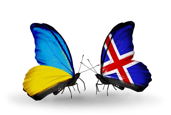Zwei Schmetterlinge mit Flaggen auf Flügeln als Symbol der Beziehungen zwischen der Ukraine und Island — Stockfoto